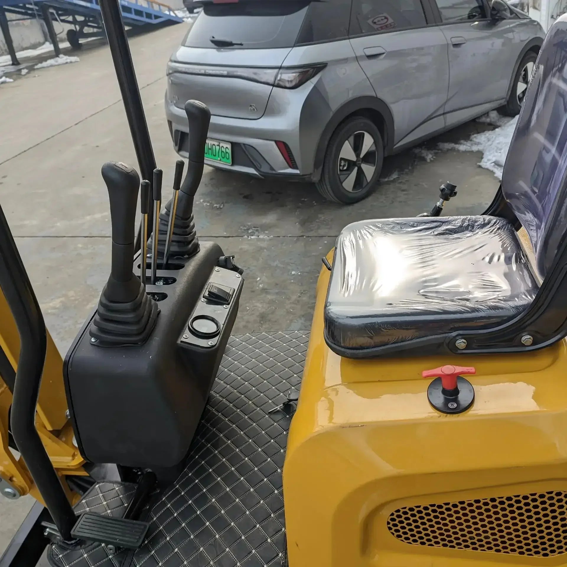 Micro Excavator OKW12q Farm Mini Digger Price 1.2 Ton Small Hydraulic Crawler Mini Excavator With Cabin for Sale